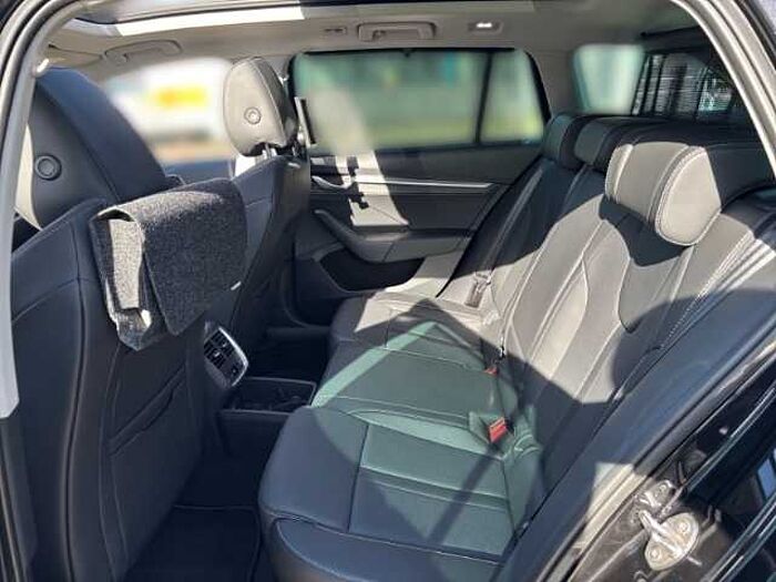 škoda octavia combi - schwarz-magic perleffekt