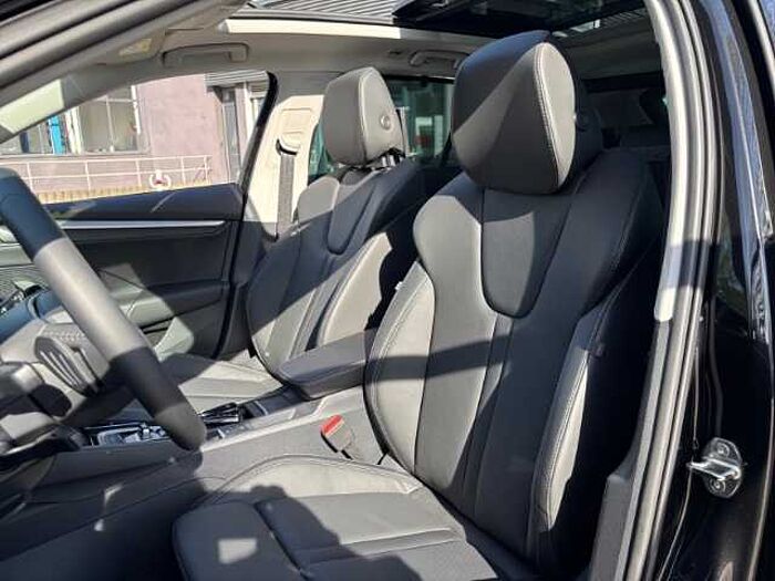 škoda octavia combi - schwarz-magic perleffekt