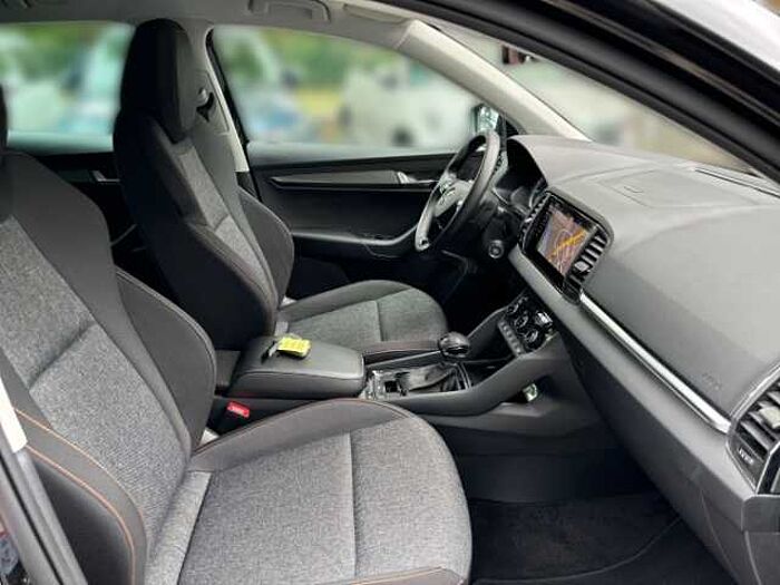 škoda karoq - schwarz-magic perleffekt