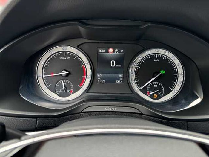 škoda karoq - schwarz-magic perleffekt