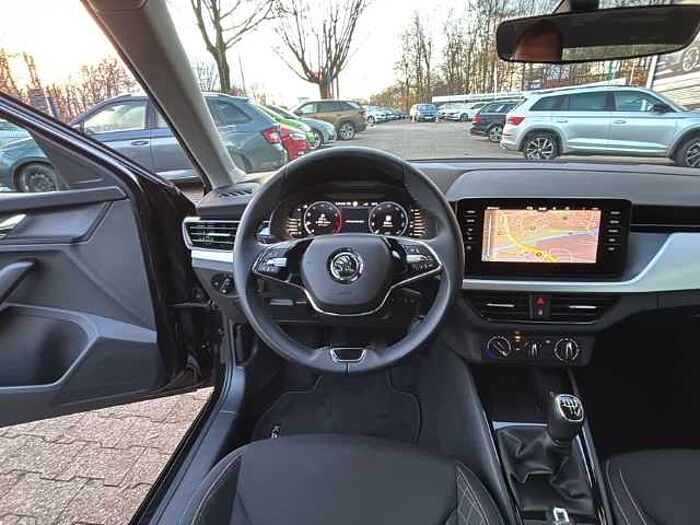 škoda kamiq - schwarz-magic perleffekt