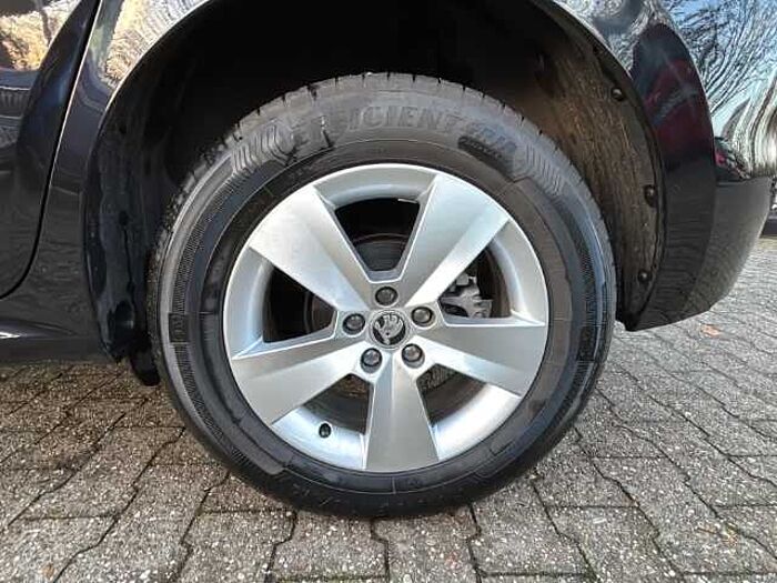 škoda kamiq - schwarz-magic perleffekt